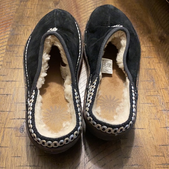 Ugg Mules size 8 Womens Black suede with fur lining - Picture 5 of 9